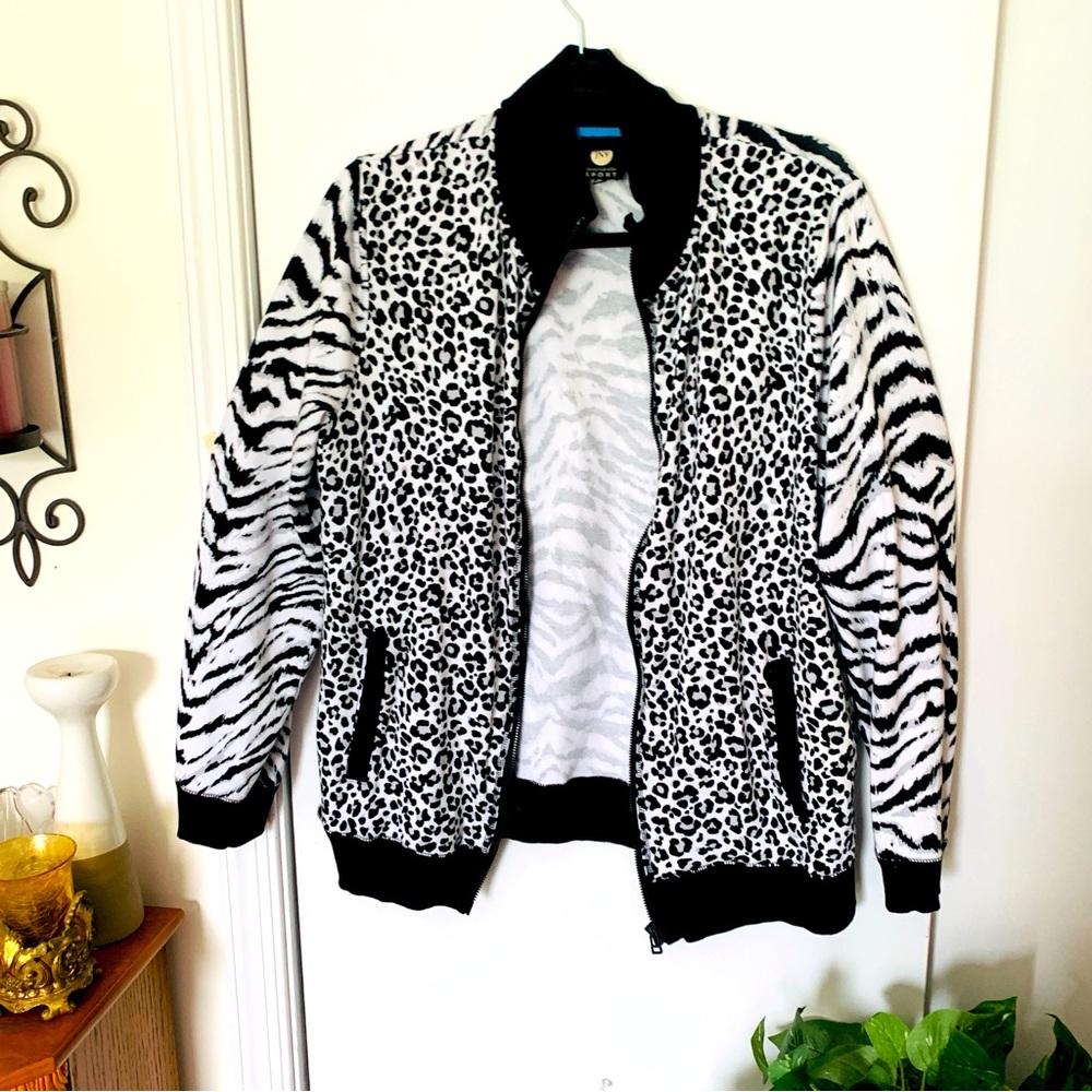 Jones New York Sport Light Zebra Cheetah Front Zip Jacket Pockets Black trim XL